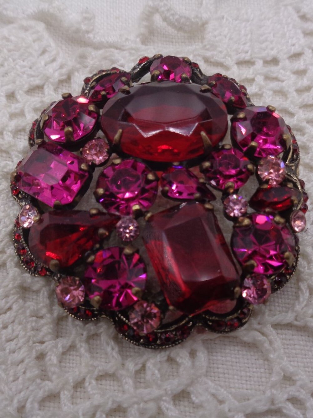 Vintage Signed WEISS Fuchsia & Red RHINESTONE BROOCH
